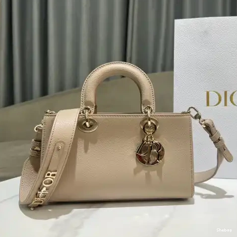 2405YA0169 Dio Bags 0606
